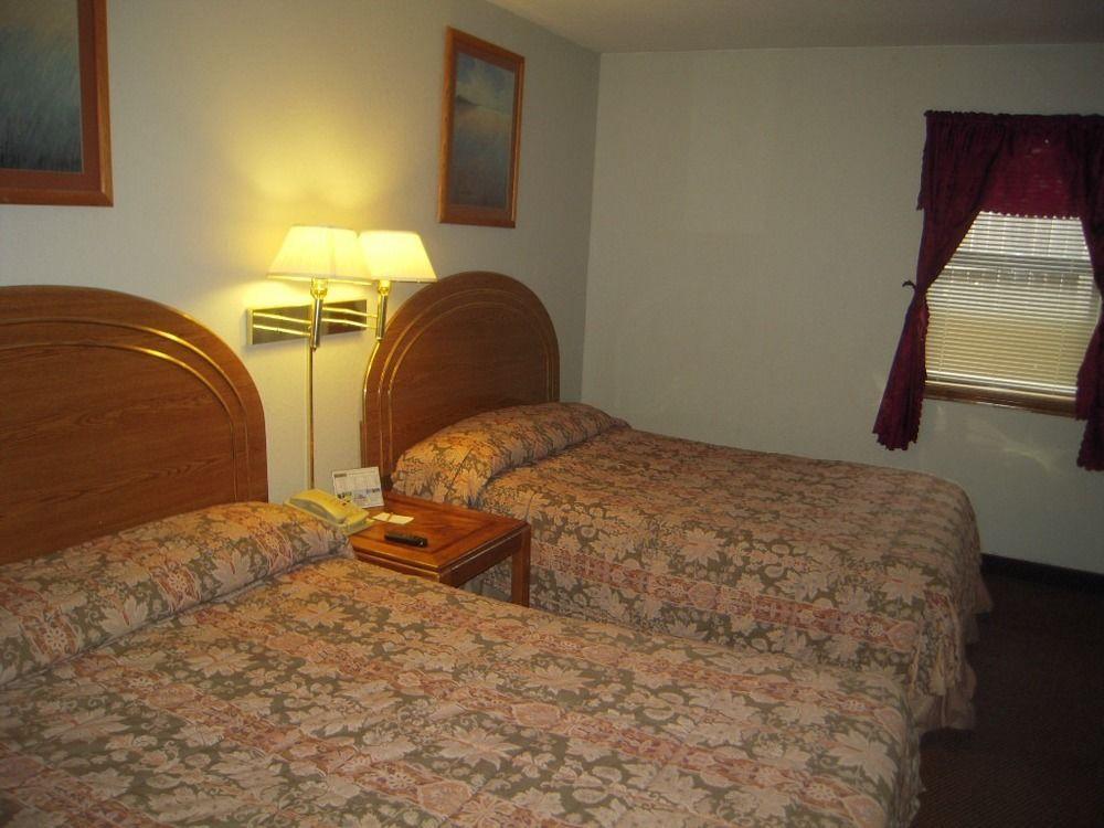 Oak Hill Inn And Suites Tahlequah Exterior photo