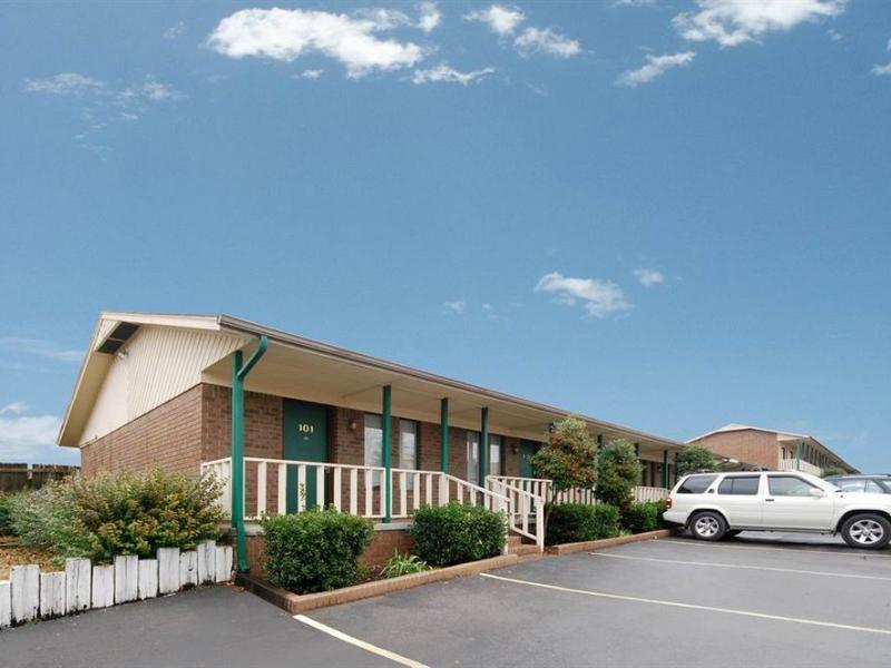 Oak Hill Inn And Suites Tahlequah Exterior photo