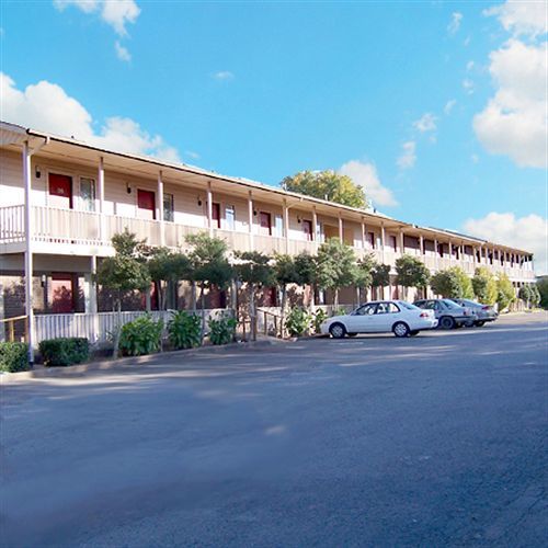 Oak Hill Inn And Suites Tahlequah Exterior photo