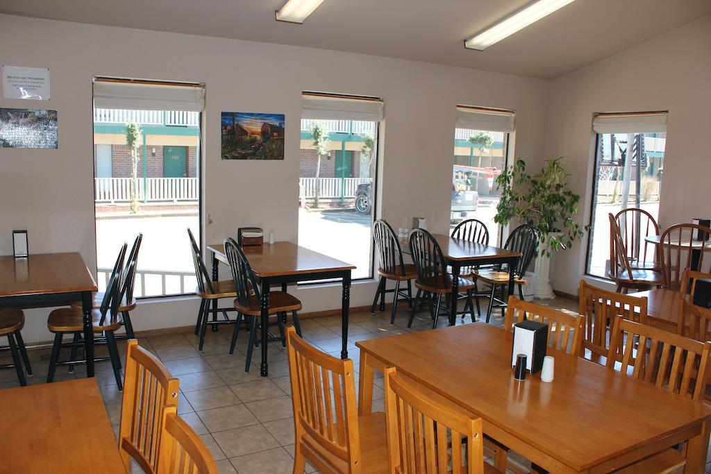 Oak Hill Inn And Suites Tahlequah Exterior photo