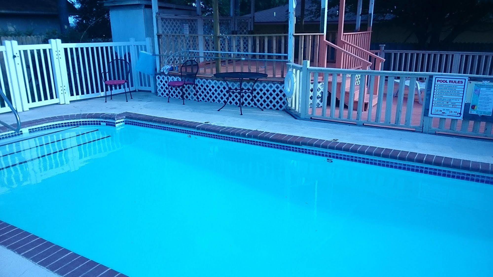 Oak Hill Inn And Suites Tahlequah Exterior photo
